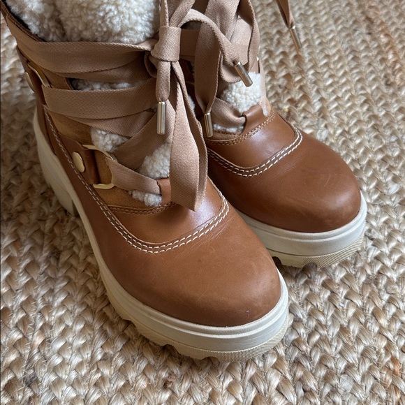 Sorel US 8 Joan FRWD Cozy Boot Lug Sole Leather Shearling Chunky - Picture 3 of 10